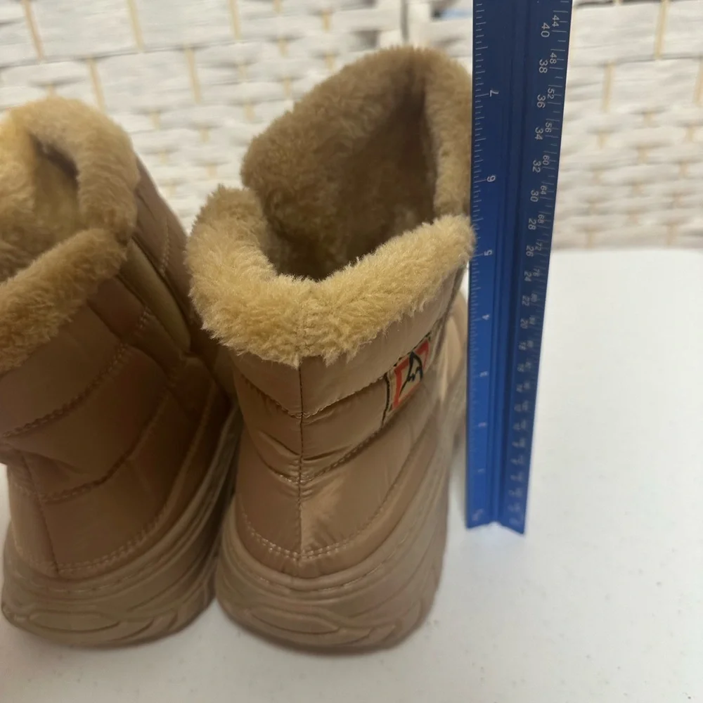 Avalanche slip on cold weather‎ boots size 8.5 tan like new condition